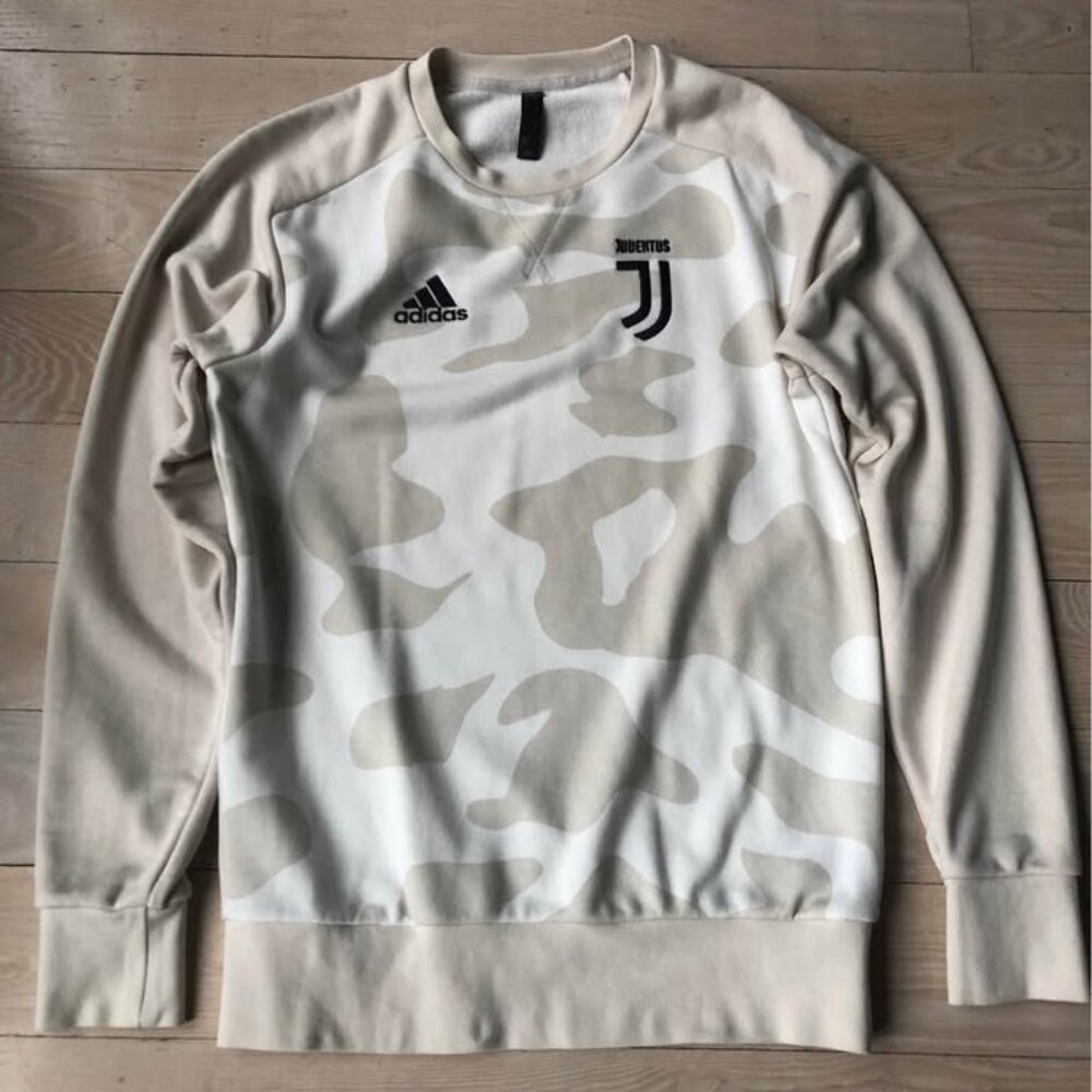Adidas Juventus Crew Neck Size S in Taupe Camo/Cream/White